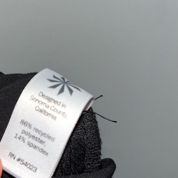 ATHLETA Black Ruched La Vita Crop Pants in Size 4 - Picture 10 of 10